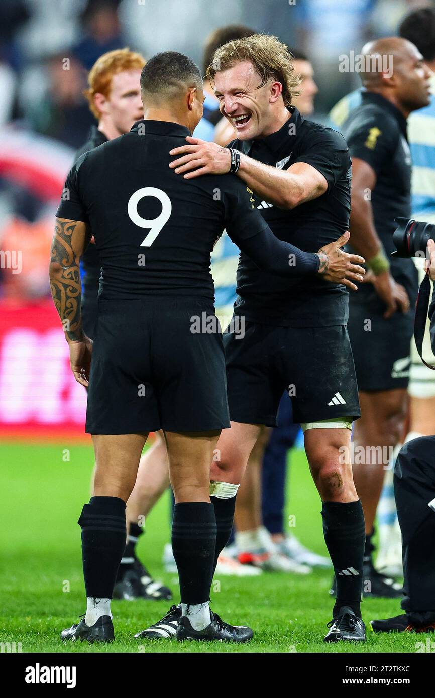 Aaron Smith n.9 della nuova Zelanda e Damian McKenzie n.22 della nuova Zelanda durante la semifinale 1 della Coppa del mondo di rugby tra Argentina e nuova Zelanda allo Stade de France il 20 ottobre 2023 a Parigi, in Francia. Foto di Baptiste Paquot/ABACAPRESS.COM Foto Stock