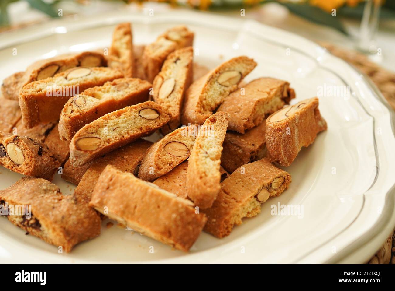 Primo piano dei cantuccini di mandorle italiani fatti in casa Foto Stock