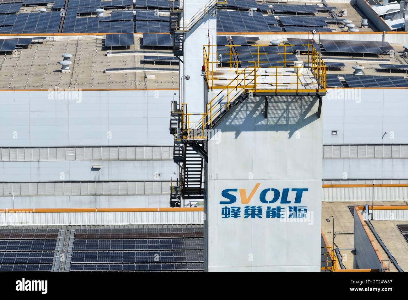 Una foto aerea mostra la prima fabbrica di batterie di alimentazione intelligenti ai su scala di veicoli del settore presso la sede centrale di SVOLT a Changzhou, nella provincia di Jiangsu, Foto Stock