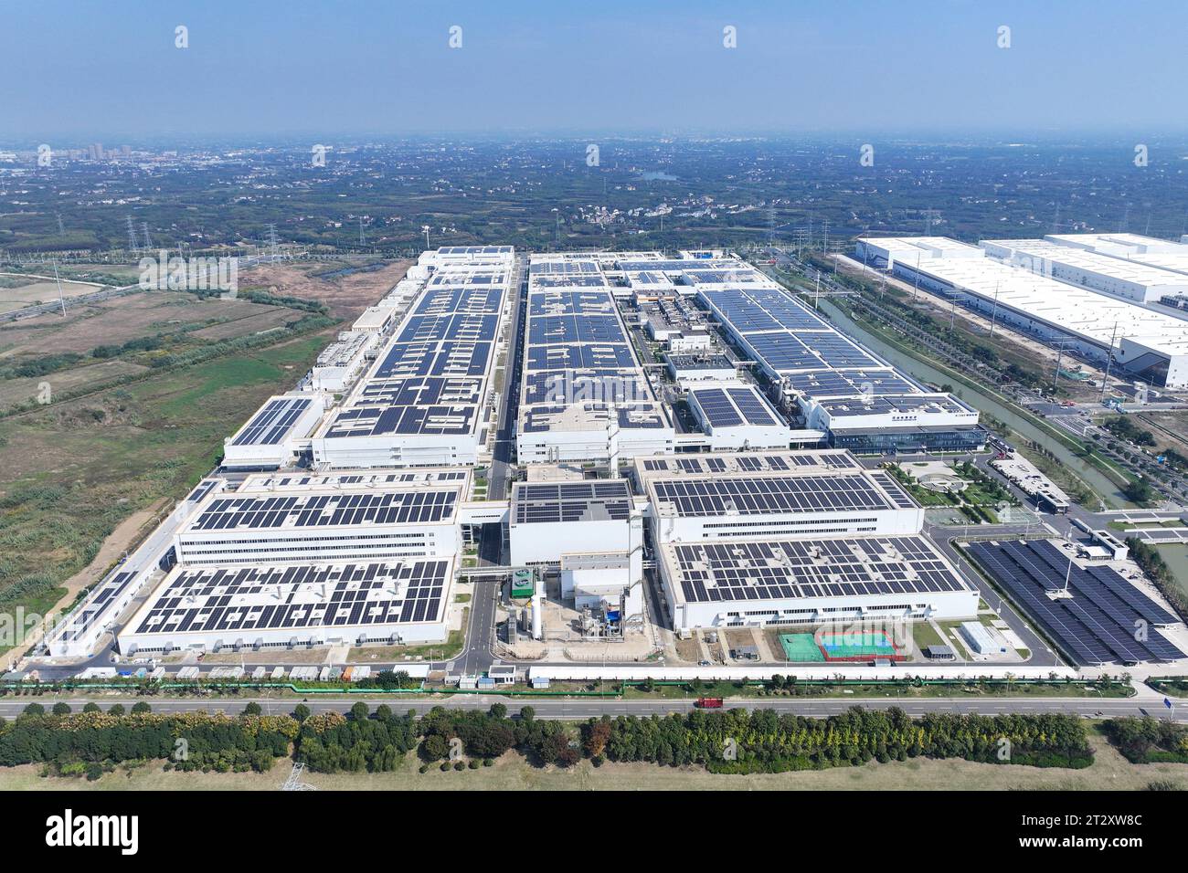 Una foto aerea mostra la prima fabbrica di batterie di alimentazione intelligenti ai su scala di veicoli del settore presso la sede centrale di SVOLT a Changzhou, nella provincia di Jiangsu, Foto Stock