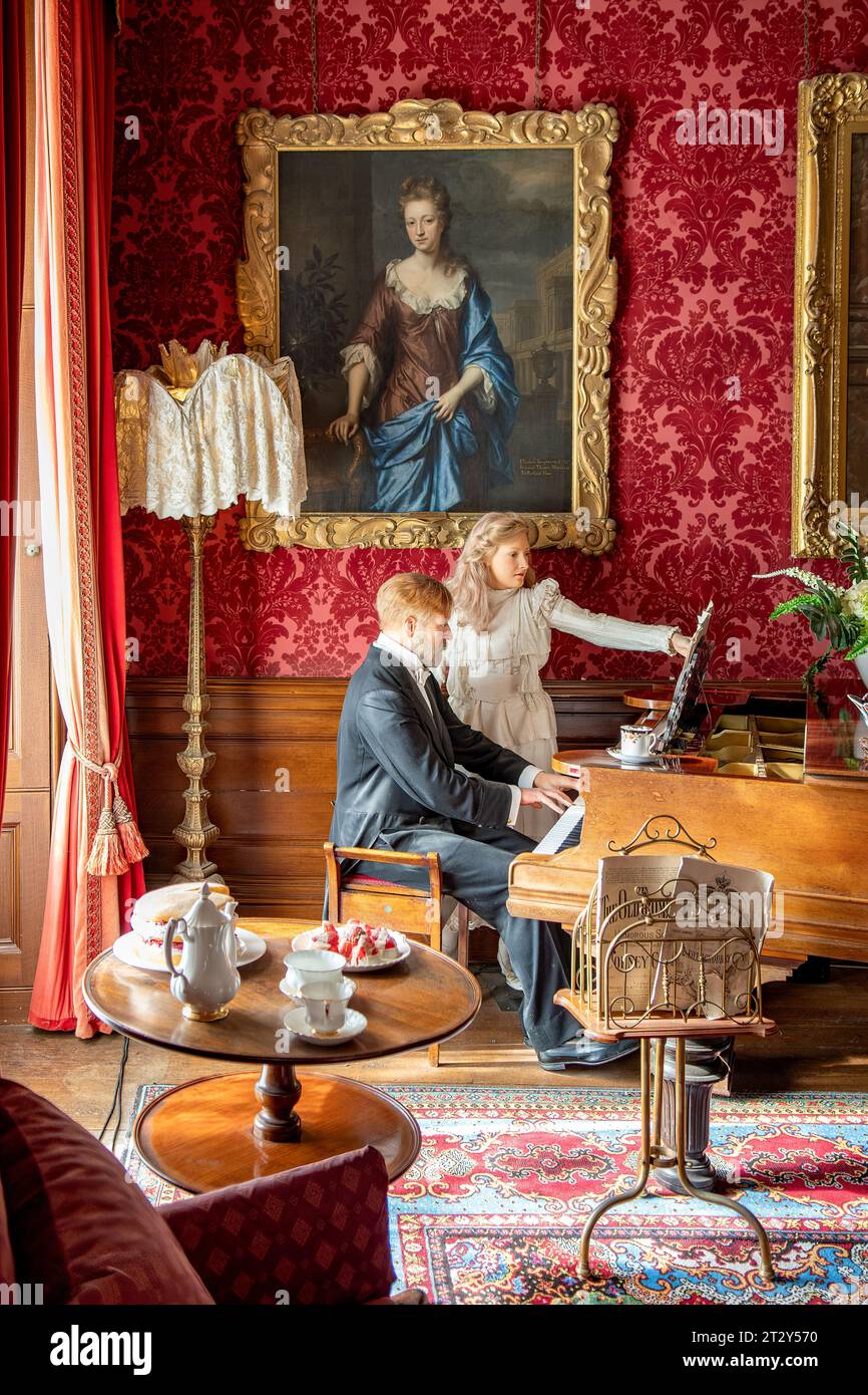 Sala della musica a Warwick Castle, Warwick, Warwickshire, Inghilterra Foto Stock