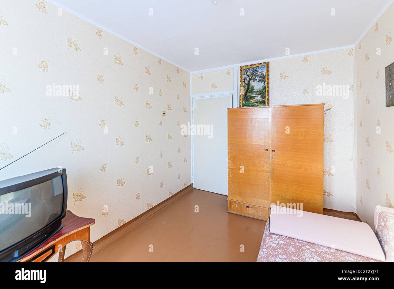 appartamento interno appartamento interno luogo pubblico, ingresso casa. porte, muri, corridoi delle scale Foto Stock