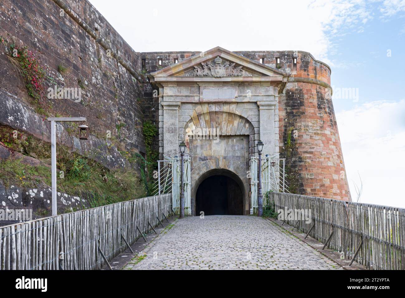 Vista dell'ingresso della Cittadella di Bitche, una fortezza nella zona della Mosella in Francia Foto Stock