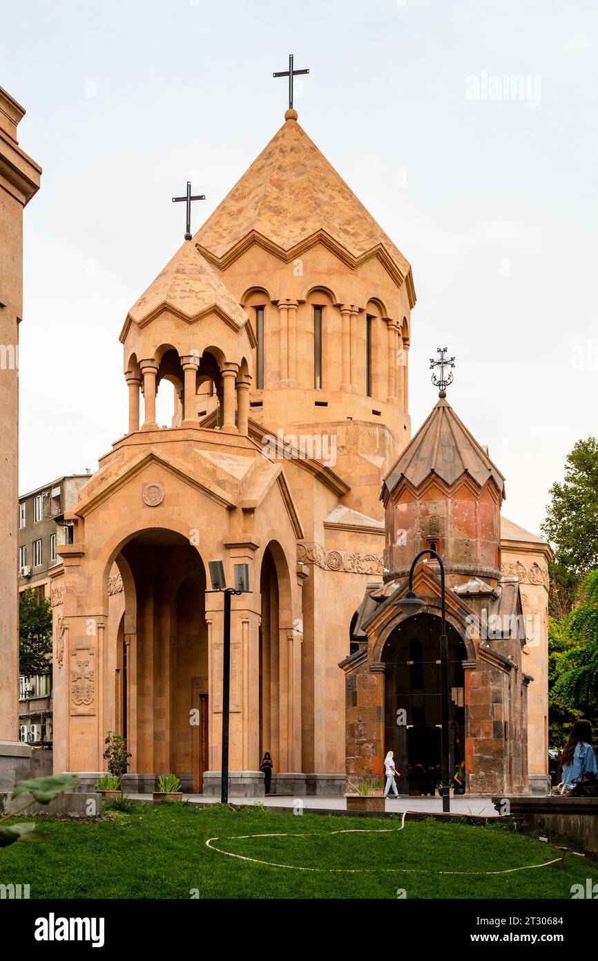 Erevan, Armenia - 29 settembre 2023: Chiesa della Santa madre di Dio Katoghike nel distretto centrale di Kentron nella città di Erevan il giorno dell'autunno Foto Stock