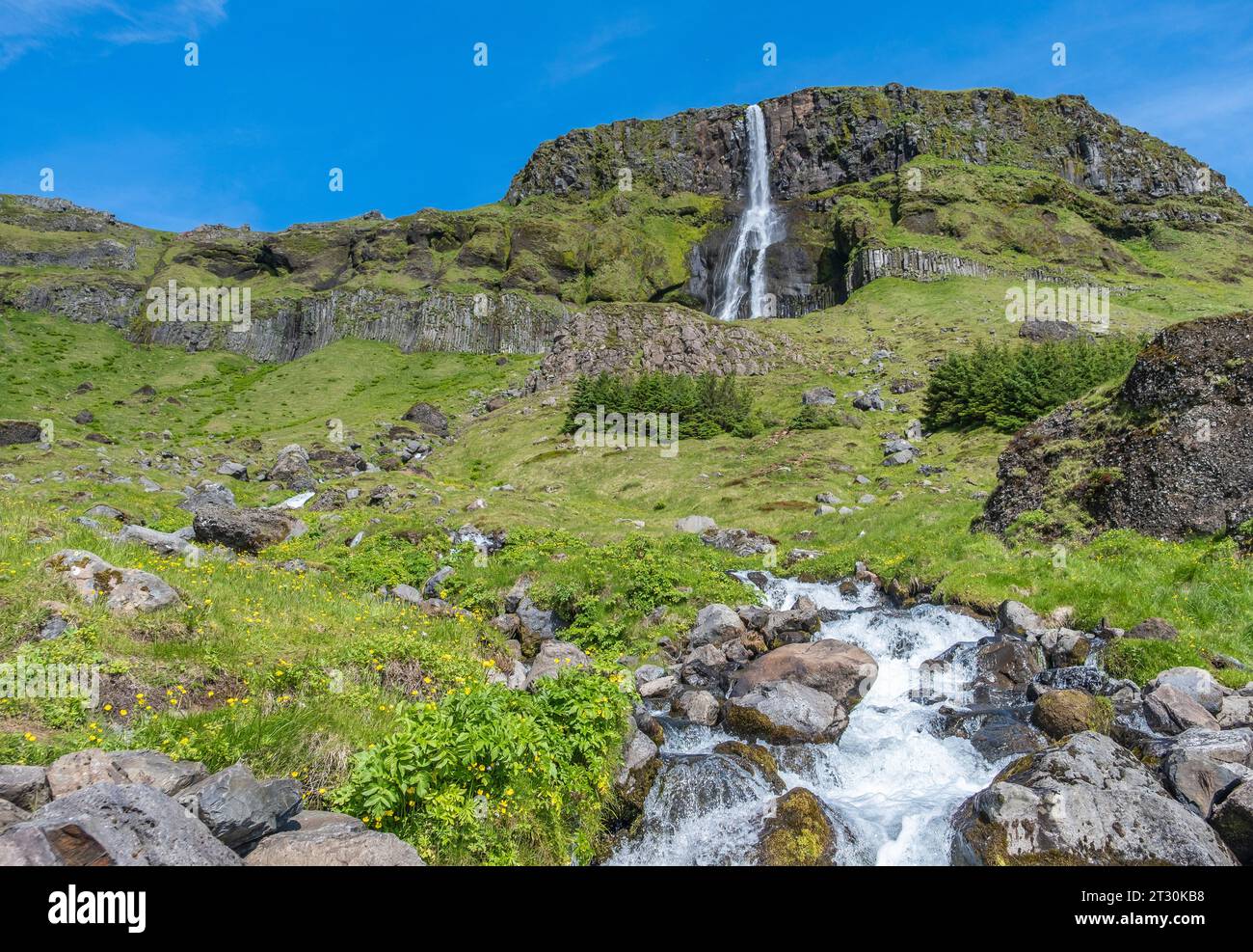 Cascata di Bjarnarfoss situata nella parte meridionale della penisola di Snaefellsnes, Islanda, Europa Foto Stock