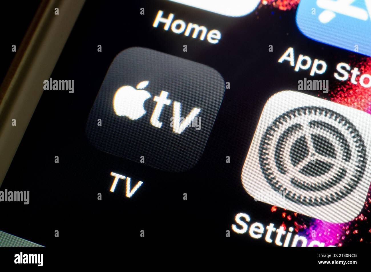 OSTRAVA, REPUBBLICA CECA - 2 AGOSTO 2023: Icona dell'applicazione Apple TV sullo smartphone Apple iPhone Foto Stock