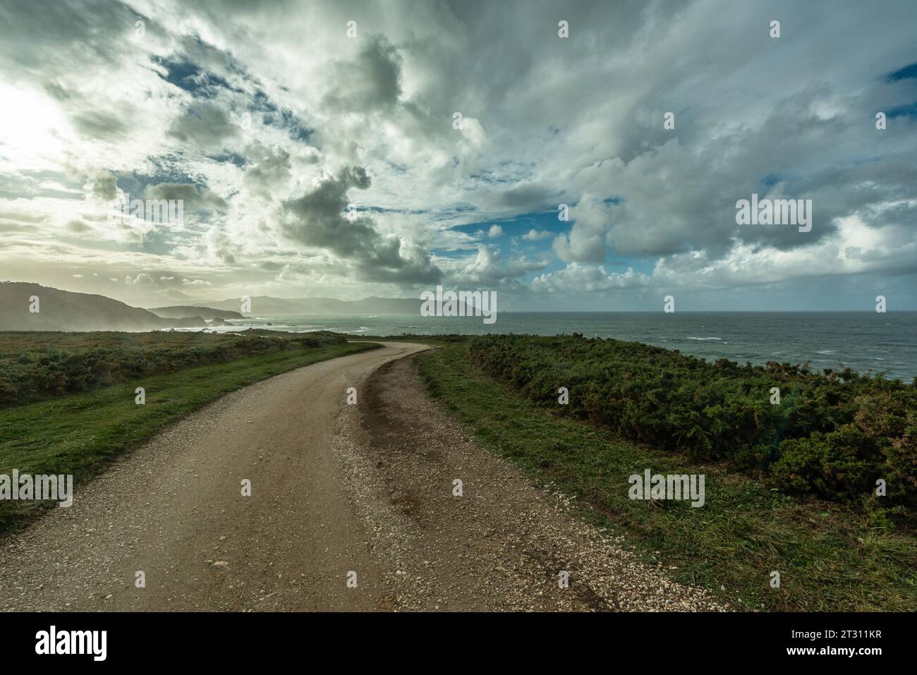 Aspro paesaggio costiero sulla Ria de Ortigueira, Galizia, Spagna Foto Stock