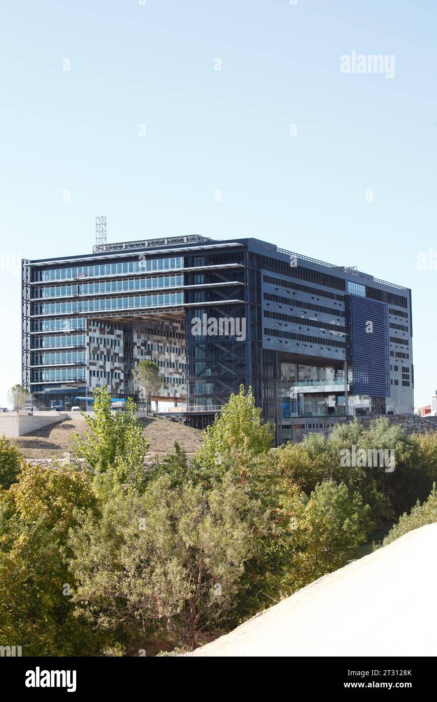 Municipio di Montpellier sulle rive del Lez nel quartiere di Port Marianne. Montpellier, Occitanie, Francia Foto Stock