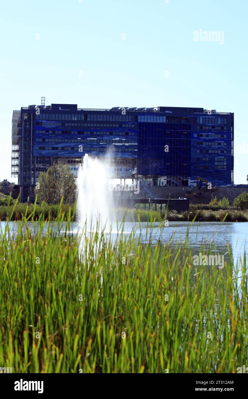 Municipio di Montpellier sulle rive del Lez nel quartiere di Port Marianne. Montpellier, Occitanie, Francia Foto Stock