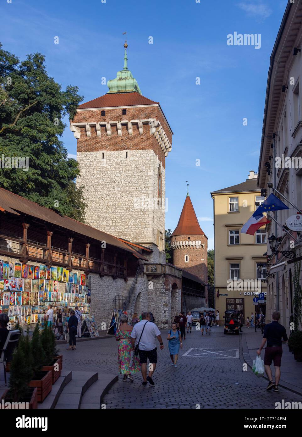 Mura della città accanto a St Florian's Gate, Cracovia, Polonia Foto Stock