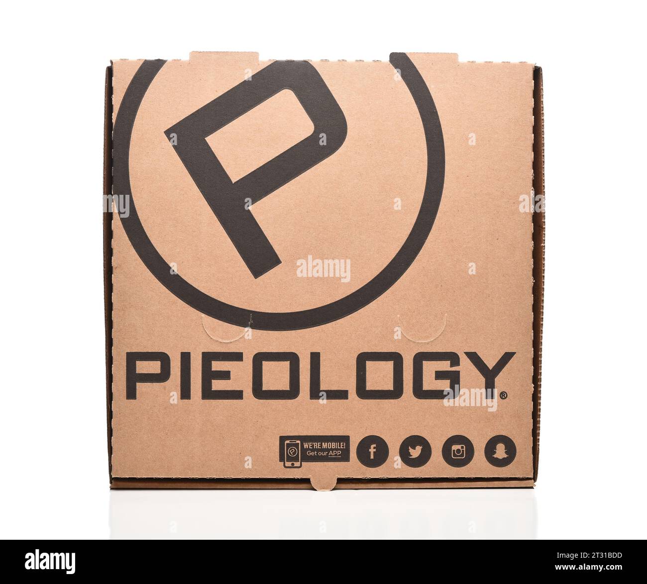 IRVINE, CALIFORNIA - 19 ottobre 2023: Una pizza box per Pieology, una catena di ristoranti in 23 stati. Foto Stock