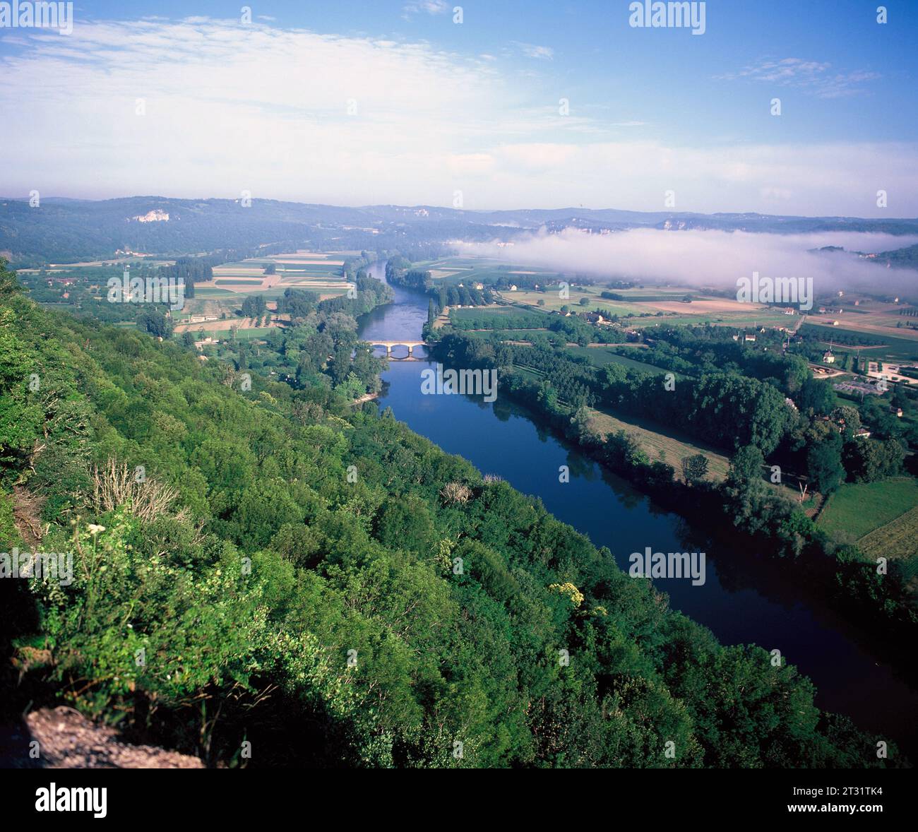 Francia. Nouvelle-Aquitaine. Vista sul fiume Dordogna. Foto Stock