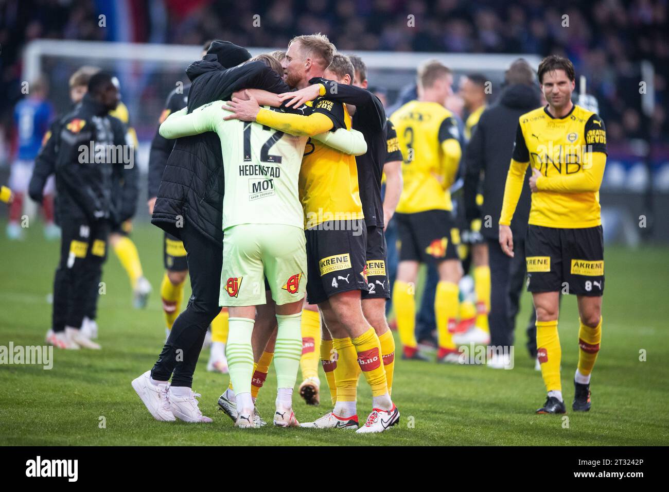 Lillestrom, Norvegia. 22 ottobre 2023. I giocatori del Lillestrom celebrano la vittoria dopo la partita di Eliteserien tra Lillestrom e Vaalerenga allo Stadion Lillestrom di Aaraaasen. (Foto: Gonzales Photo/Alamy Live News Foto Stock