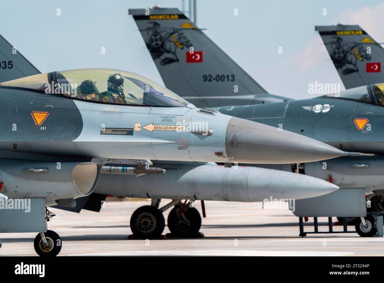 Konya, Turchia - 09 05 2023: Anatolian Eagle Air Force Exercise 2021 F16 Fighter jet in posizione di rullaggio in Turchia Foto Stock