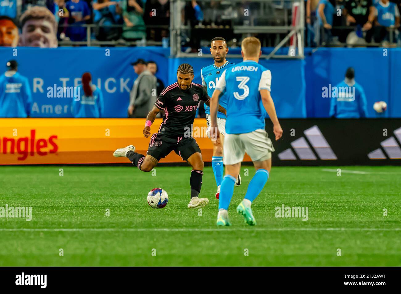 Charlotte, North Carolina, USA. 21 ottobre 2023. Inter Miami DEFENDER DEANDRE YEDLIN gli Stati Uniti giocano contro il Charlotte FC al Bank of America Stadium di Charlotte, North Carolina, USA. Charlotte FC vince la partita, 1-0. (Immagine di credito: © Walter G Arce Sr Grindstone medi/ASP) SOLO USO EDITORIALE! Non per USO commerciale! Foto Stock