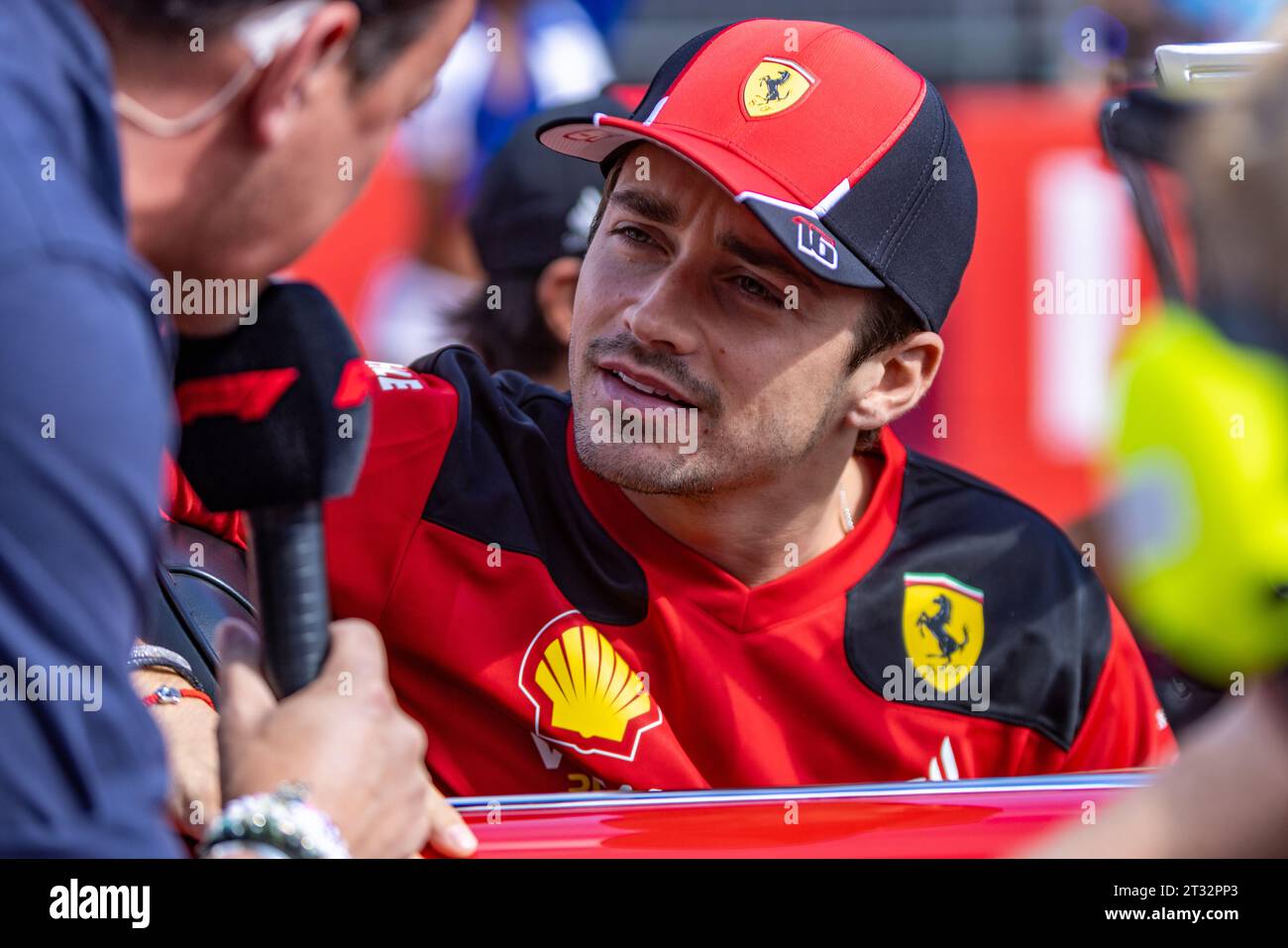 Austin, Texas - 22 ottobre 2023: Charles Leclerc durante la sfilata di piloti al Gran Premio degli Stati Uniti di Lenovo sul circuito delle Americhe. Crediti: Nick Paruch / Alamy Live News Foto Stock