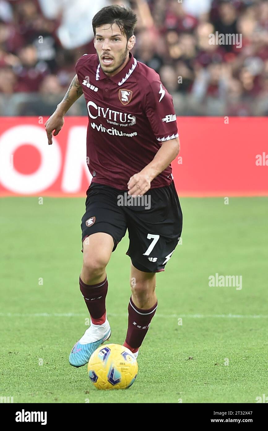 Napoli, Italia. 22 ottobre 2023. Agustin Martegani di US Salernitana 1919 in azione durante il match di serie A tra US Salernitana 1919 e Cagliari calcio ad Arechi Stadiun il 22 ottobre 2023 a Salerno (foto di Agostino Gemito/Pacific Press) credito: Pacific Press Media Production Corp./Alamy Live News Foto Stock