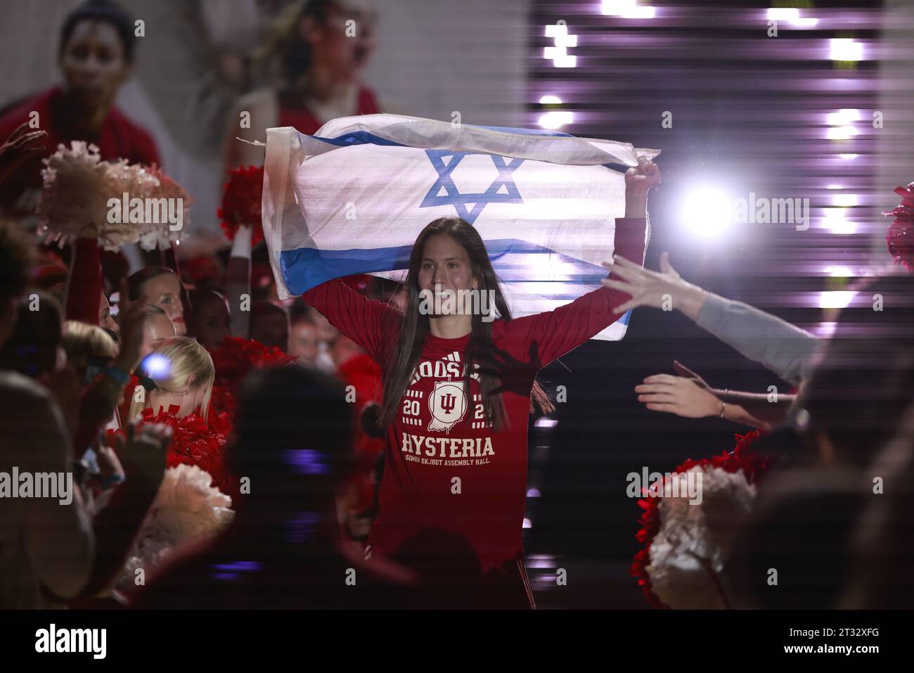 La giocatrice di pallacanestro femminile dell'Indiana Yarden Garzon viene introdotta durante l'isteria Hoosier il 20 ottobre 2023 alla Simon Skjodt Assembly Hall di Bloomington, Indiana. Foto Stock