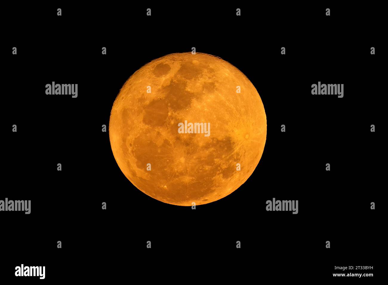Vista della rara luna super blu visibile sull'Africa meridionale nell'agosto 2023 Foto Stock