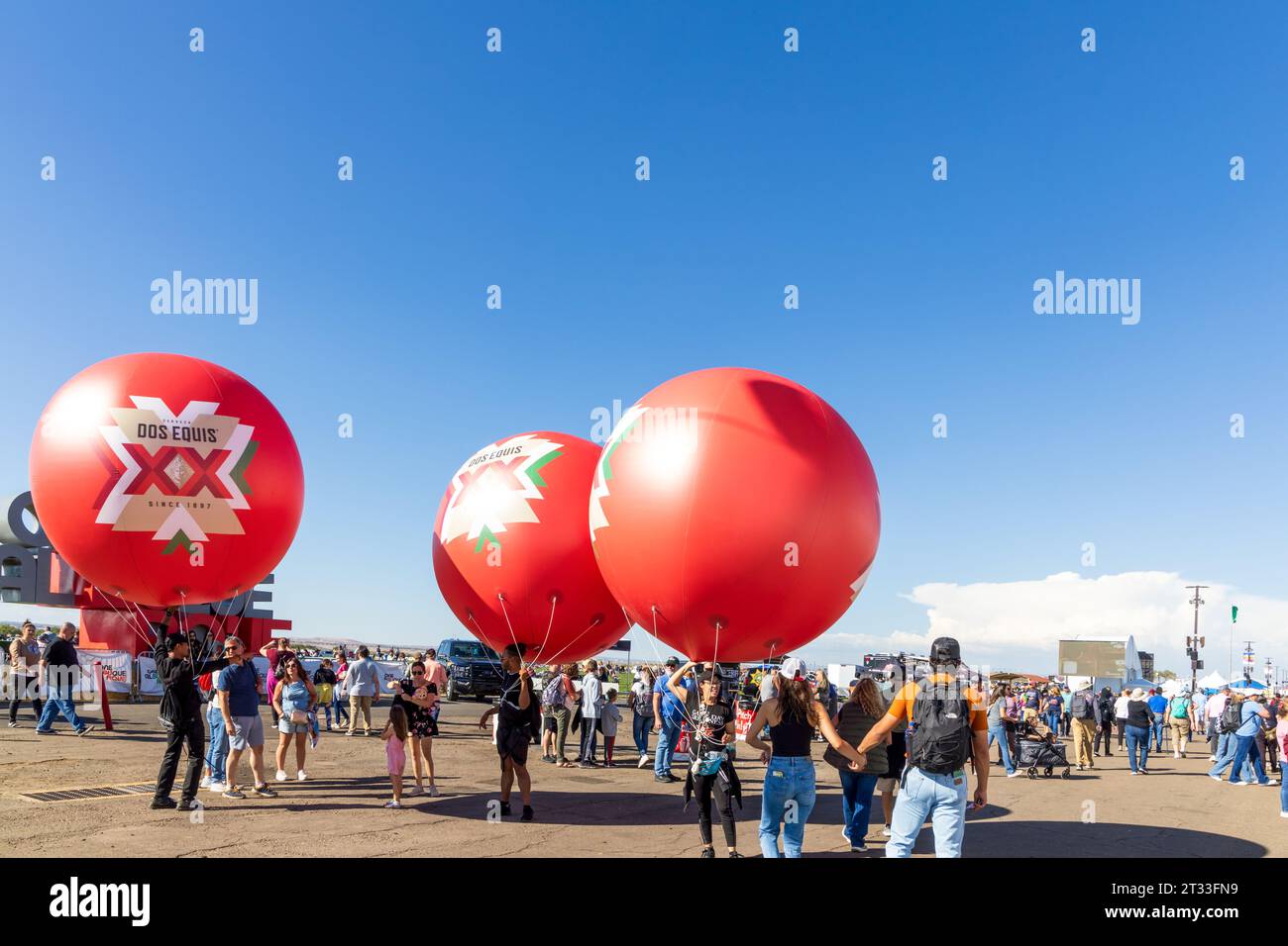 Albuquerque, New Mexico - 7 ottobre 2023: Festa internazionale in mongolfiera ad Albuquerque, New Mexico. Spettacolo di luci notturne. Foto Stock