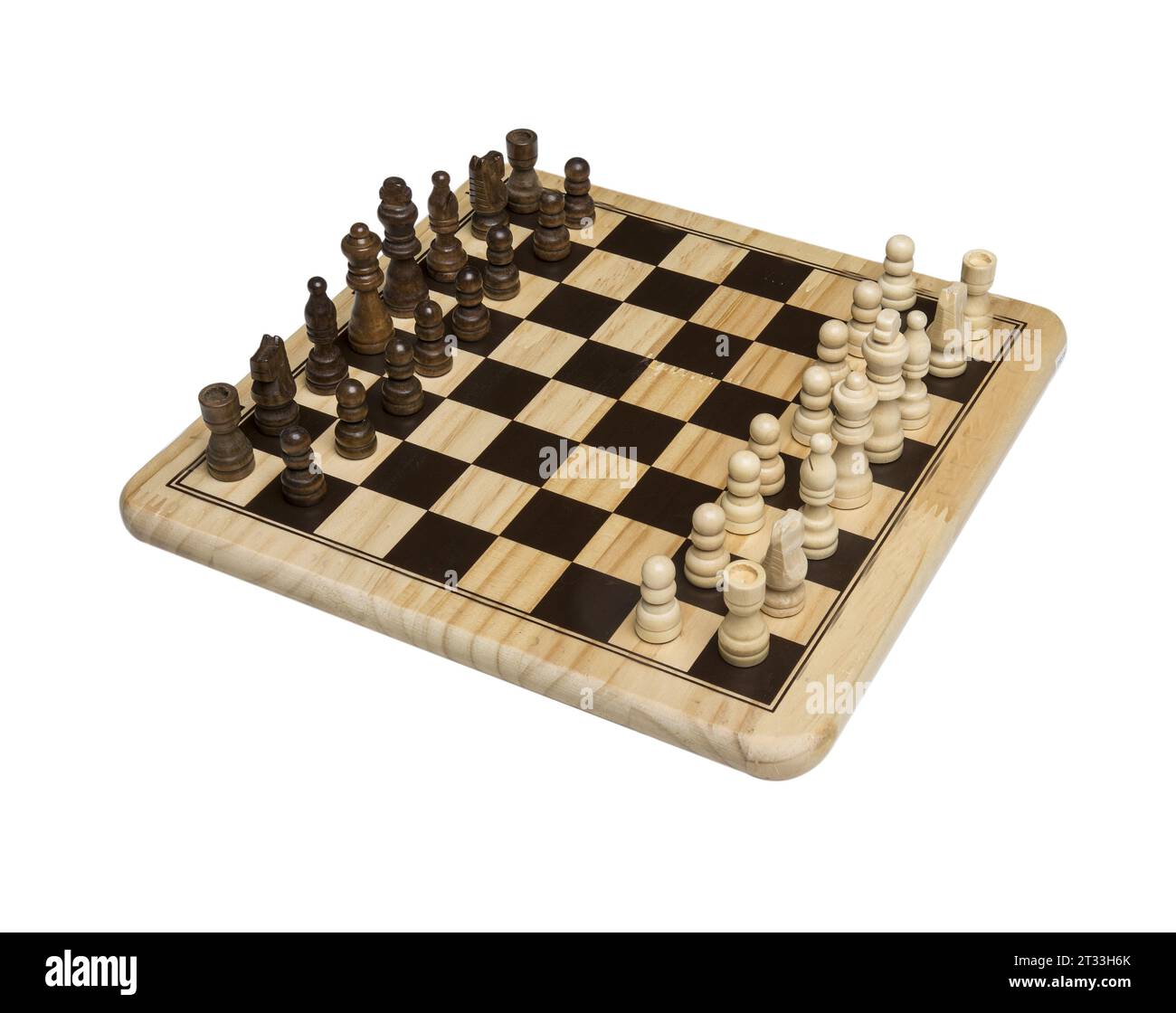 scacchi disposti su una scacchiera su uno sfondo trasparente Foto Stock