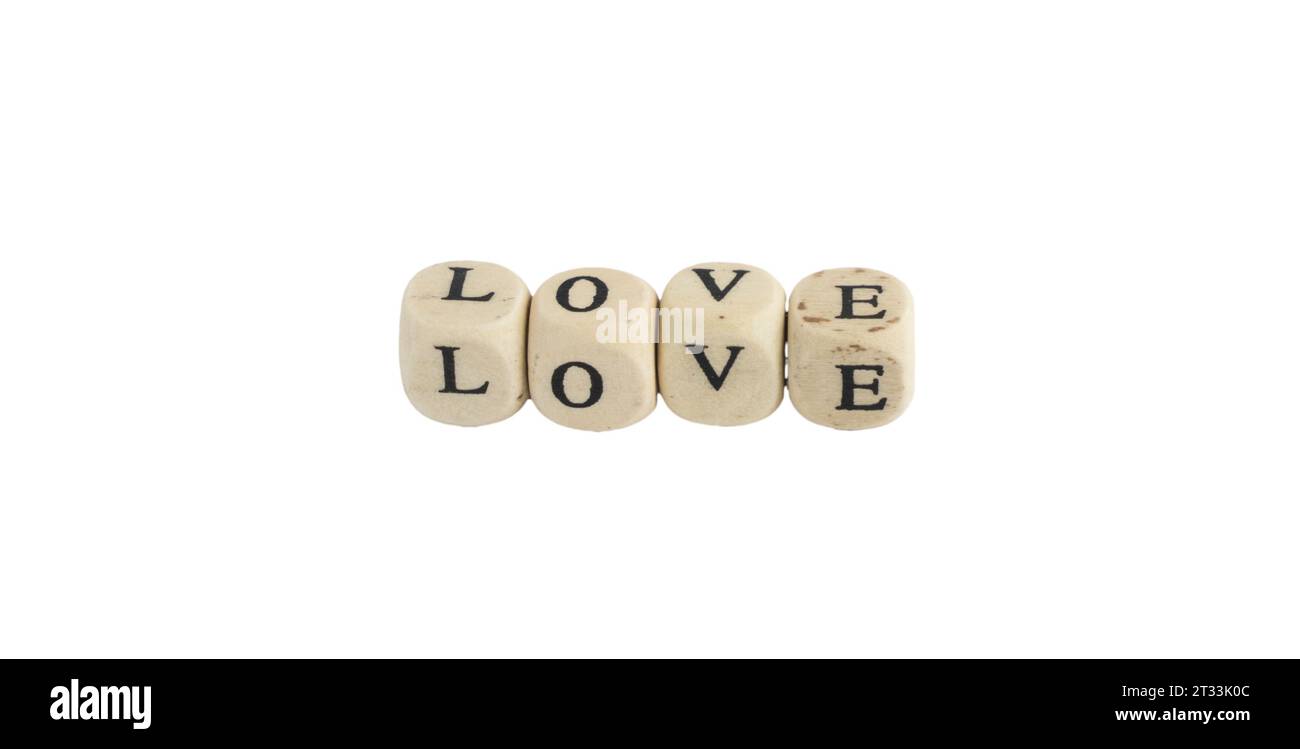 La parola amore su alcuni cubi di legno su uno sfondo trasparente Foto Stock