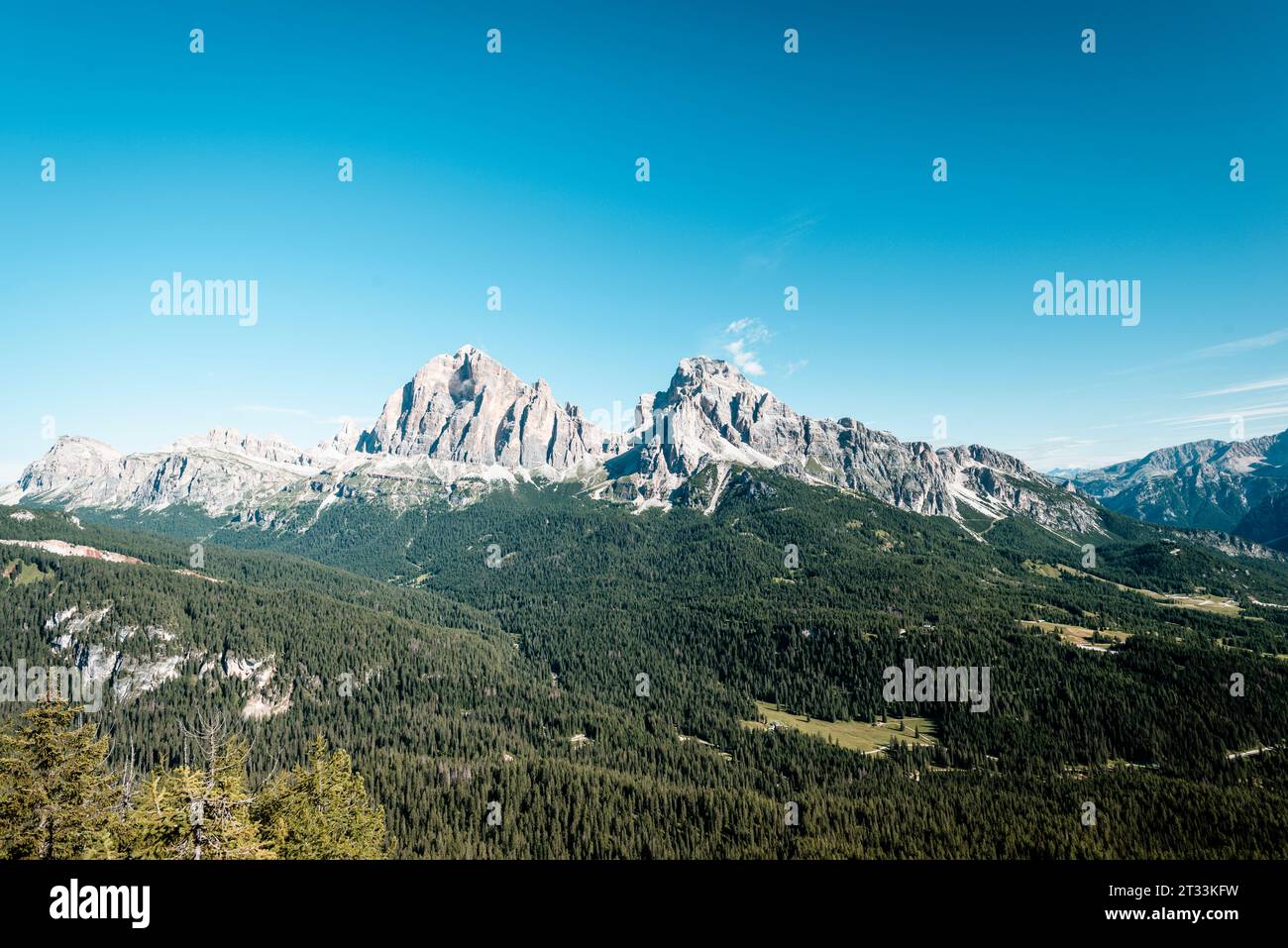 Vista di Tofane durante l'estate, Cortina Italia Foto Stock