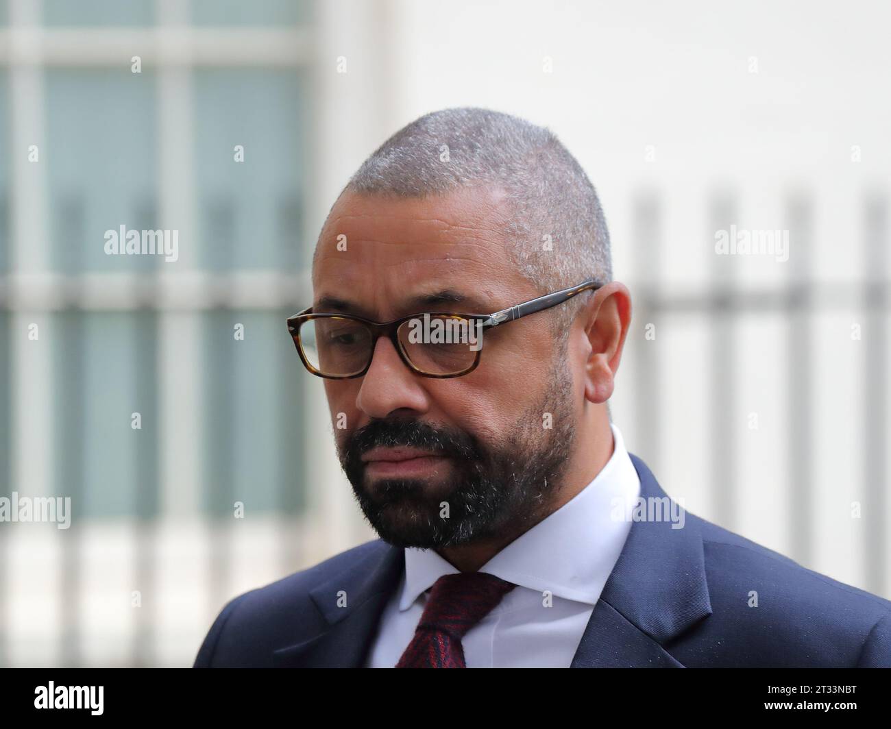 Londra, Regno Unito. 17 ottobre 2023. James sapientemente, Segretario di Stato per gli affari esteri, del Commonwealth e dello sviluppo lascia dopo l'Ufficio del Gabinetto per la riunione del Gabinetto. Foto Stock