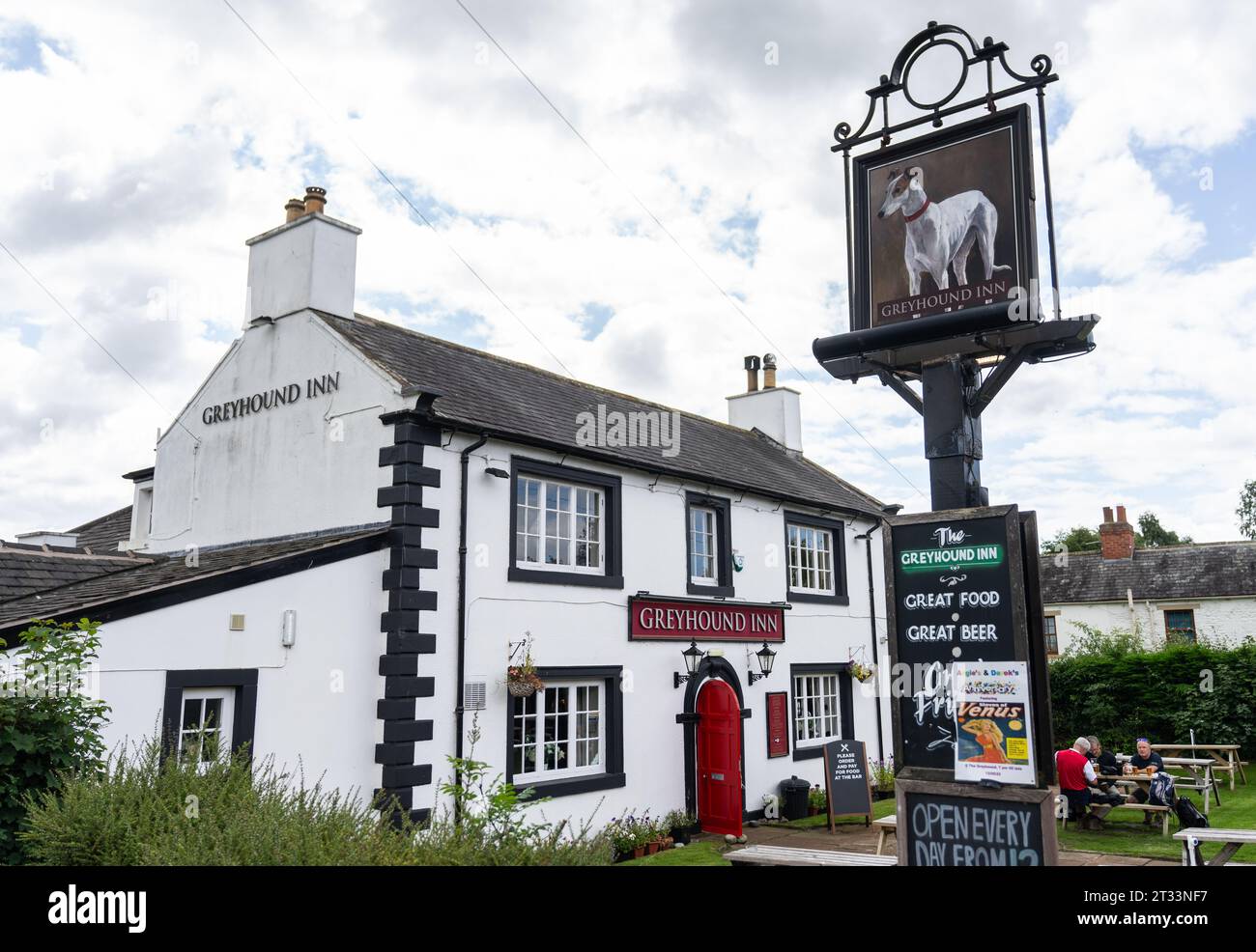 Il Greyhound Inn a Burgh by Sands, Cumbria, lungo il sentiero del Vallo di Adriano Foto Stock