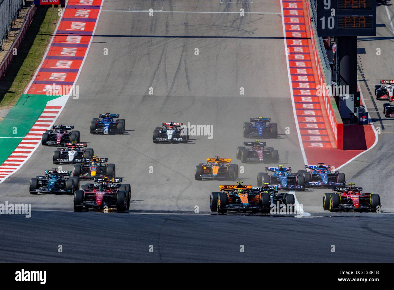 Austin, Texas - 22 ottobre 2023: Lando Norrris pilota della 4 McLaren F1, guida al via il Gran Premio degli Stati Uniti di Lenovo sul circuito delle Americhe. Crediti: Nick Paruch / Alamy Live News Foto Stock