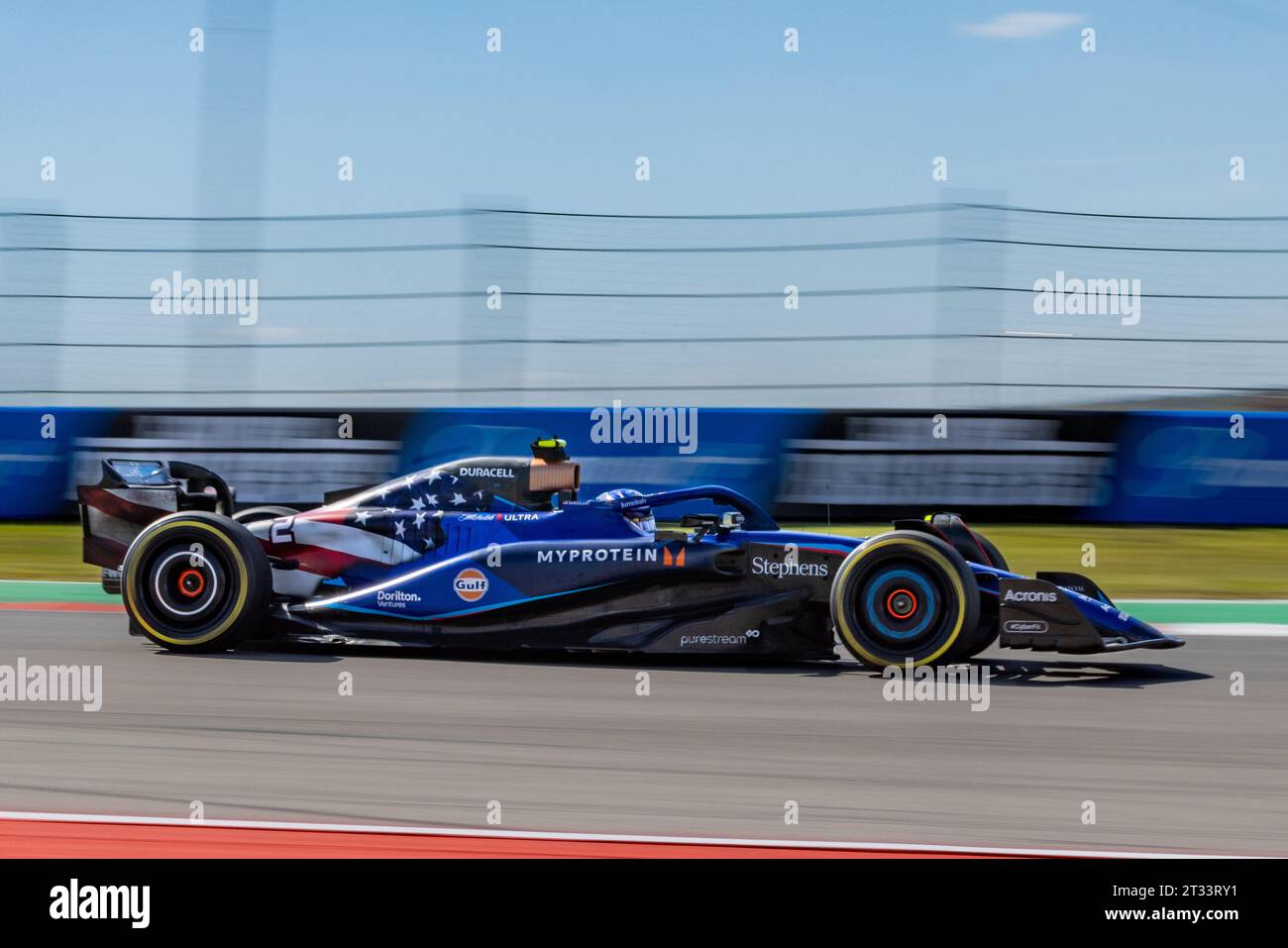 Austin, Texas - 22 ottobre 2023: Logan Sargeant, pilota della 2 Williams Racing F1, gareggia nel Gran Premio degli Stati Uniti di Lenovo sul circuito delle Americhe. Crediti: Nick Paruch / Alamy Live News Foto Stock