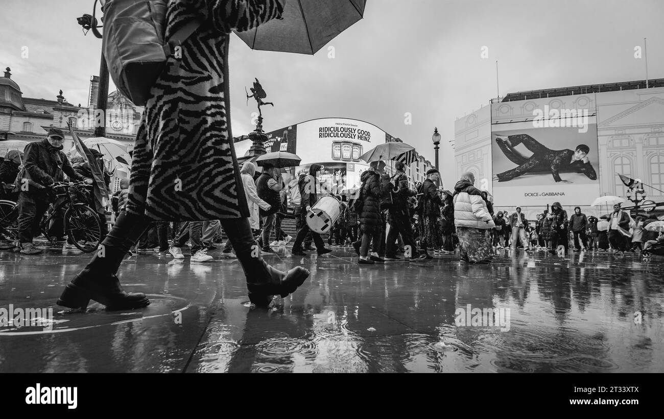 Marcia a sostegno della Palestina con il tempo umido a Londra. Foto Stock