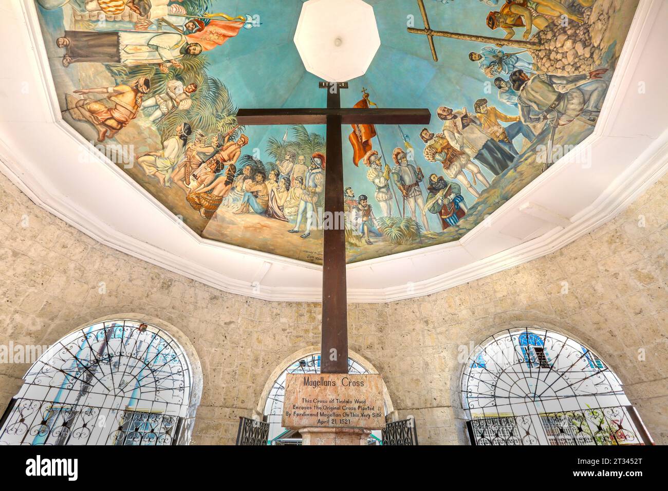 Magellan's Cross, Cebu, Filippine, contiene l'originale croce di legno piantata dagli esploratori della prima spedizione spagnola di circumnavigazione del mondo di Magellano Foto Stock