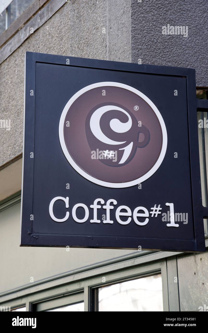 Cartello da parete per caffè n. 1, caffè numero uno, una catena di bar. Worcester , Regno Unito agosto 2023 Foto Stock