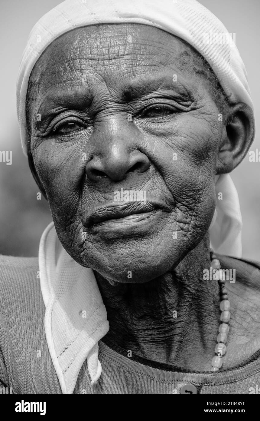 Una donna anziana nel distretto di Rulindo, in Ruanda Foto Stock