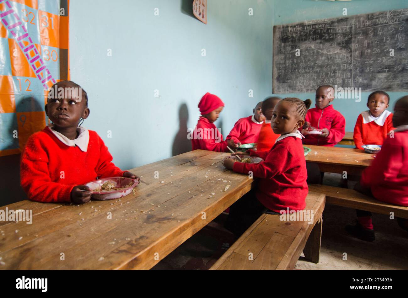 Bambini orfani dello slum di Mathare a Nairobi, Kenya Foto Stock