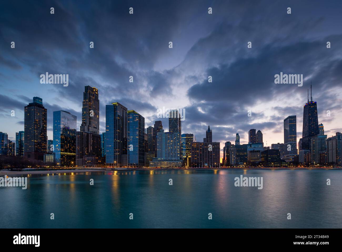 Vista del centro di Chicago sul lago Michigan. Foto Stock