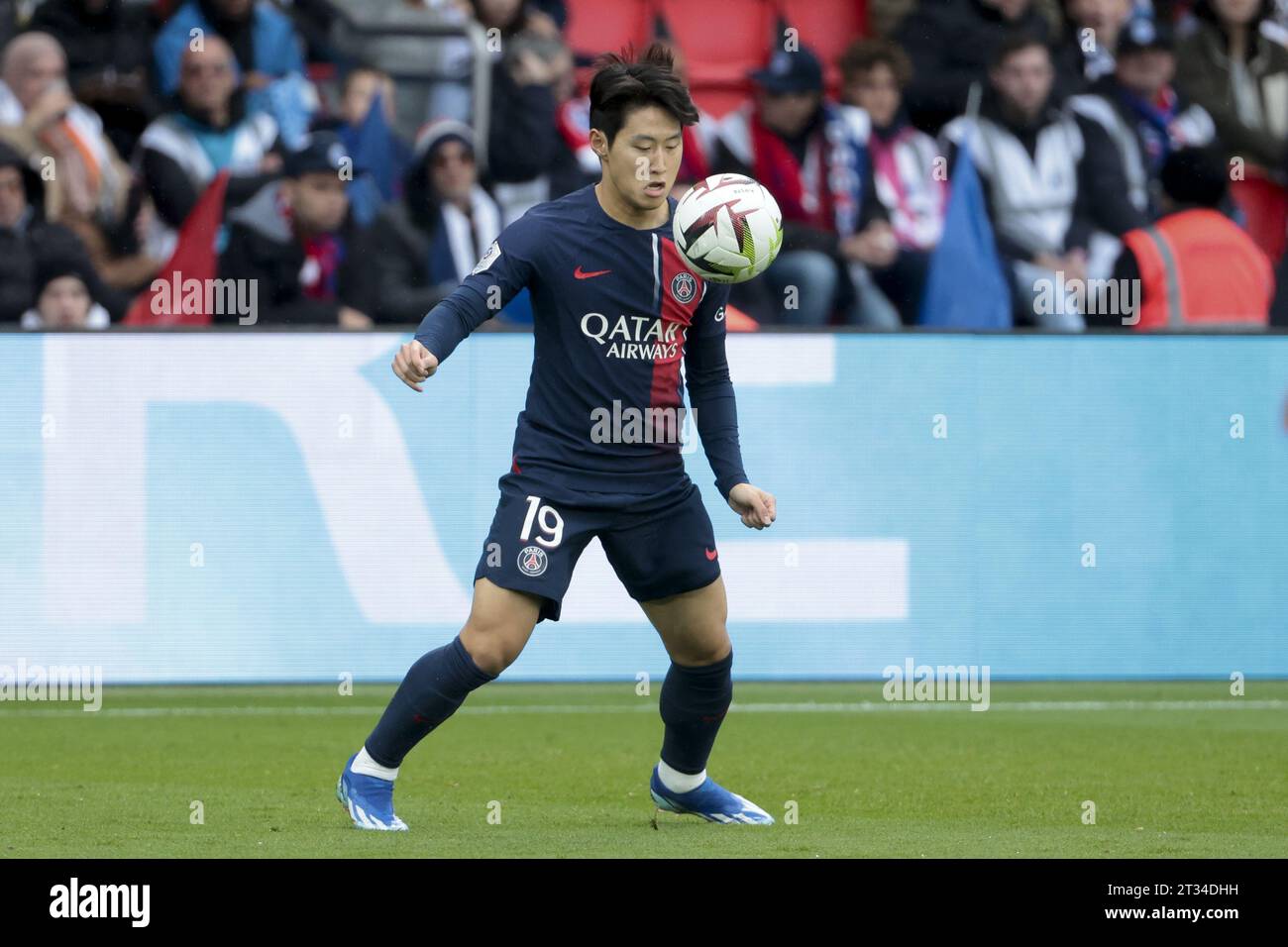 Lee Kang-in del PSG durante la partita di calcio del campionato francese di Ligue 1 tra Paris Saint-Germain e RC Strasbourg il 21 ottobre 2023 allo stadio Parc des Princes di Parigi Foto Stock