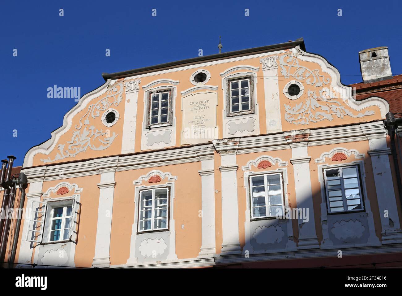 Casa Luxemburg hotel (lato Piața Huet), Sibiu, Contea di Sibiu, Transilvania, Romania, Europa Foto Stock