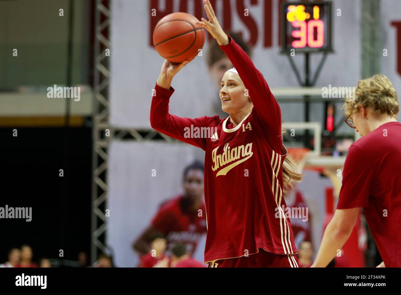 La giocatrice di basket femminile dell'Indiana University Sara Scalia spara tre puntatori durante l'isteria Hoosier alla Simon Skjodt Assembly Hall di Bloomington,. (Foto di Jeremy Hogan / SOPA Images/Sipa USA) Foto Stock