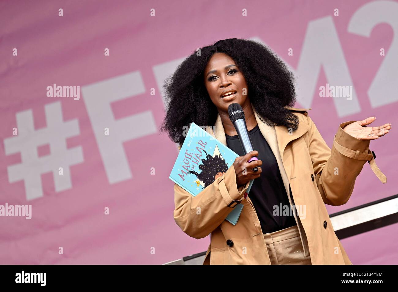 Francoforte, Germania. 22 ottobre 2023. Tänzerin Motsi Mabuse auf der Frankfurter Buchmesse 2023. Francoforte, 22.10.2023 Hessen Deutschland *** Dancer Motsi Mabuse at the Frankfurt Book Fair 2023 Francoforte, 22 10 2023 Assia Germania Copyright: XDwixAnoraganingrumx Credit: Imago/Alamy Live News Foto Stock