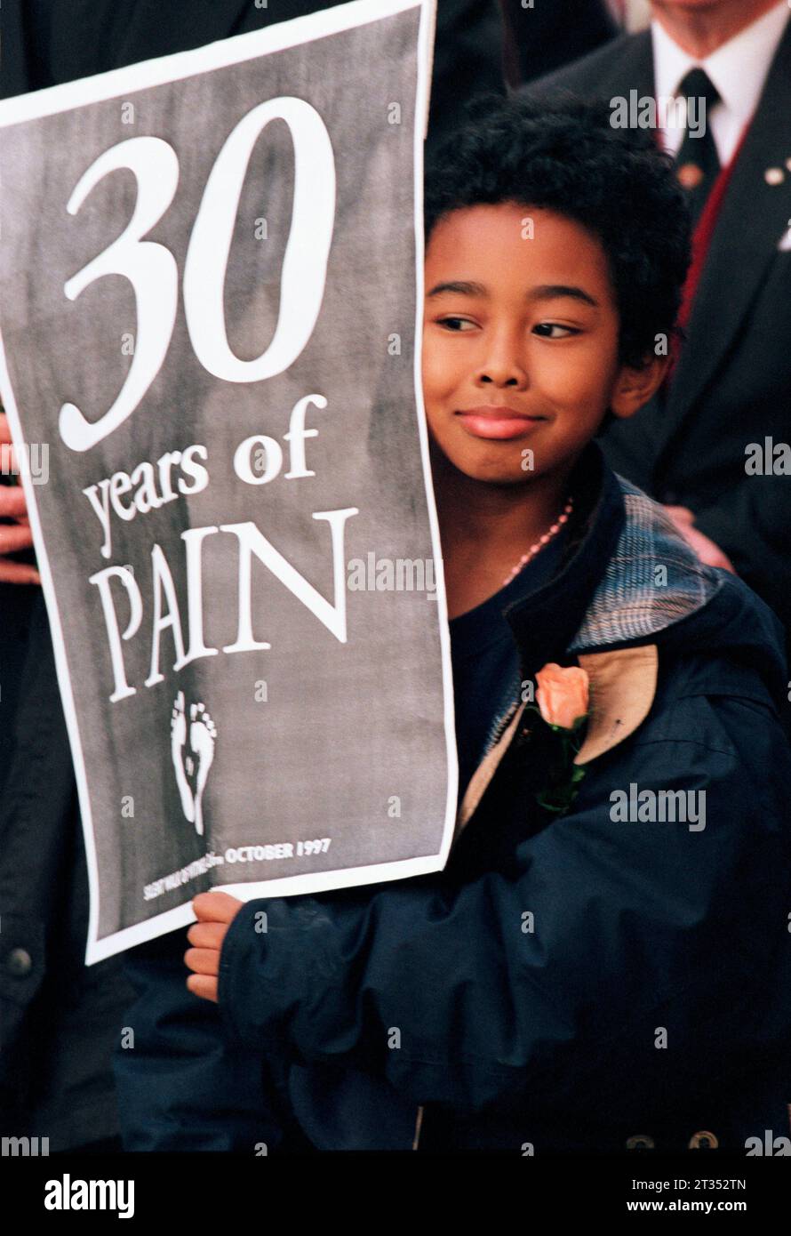 30 Years of PAIN, Silent Walk Protest, Central London, England, United Kingdom, ottobre 1997. Foto Stock