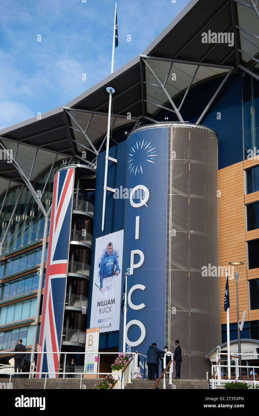 Ascot, Berkshire, Regno Unito. 21 ottobre 2023. La tribuna all'ippodromo di Ascot pronta per la grande giornata di corse ippiche, il QIPCO British Champions Day. Credito: Maureen McLean/Alamy Foto Stock