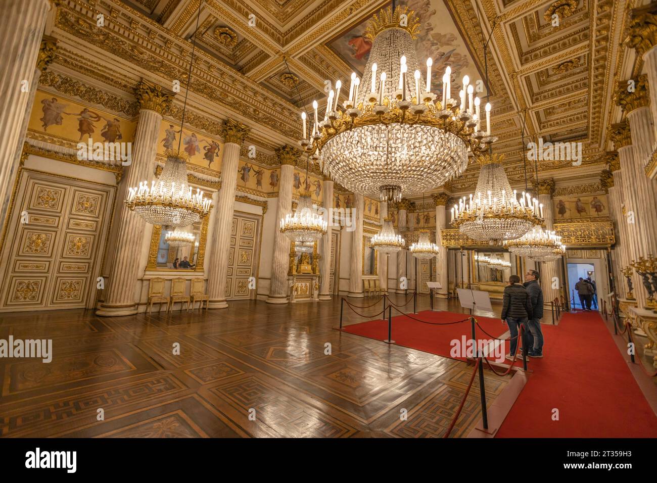 TORINO (TORINO), ITALIA, 25 MARZO 2023 - veduta della sala da ballo nel Palazzo reale di Torino, Italia Foto Stock