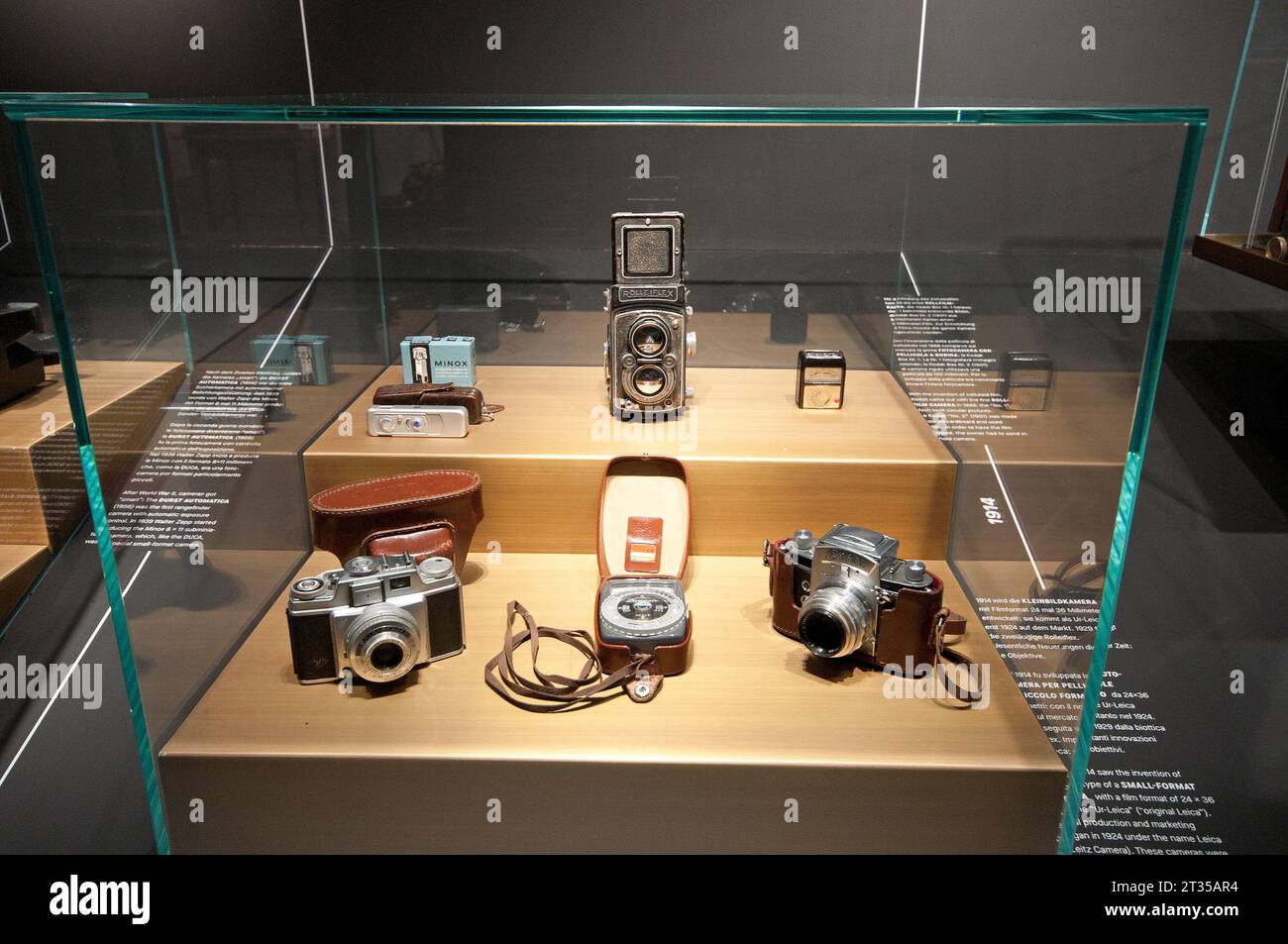 Vecchie macchine fotografiche in mostra al Lumen, Museo della Fotografia di montagna, Plan de Corones (Plan de Corones), Trentino-alto Adige, Italia Foto Stock