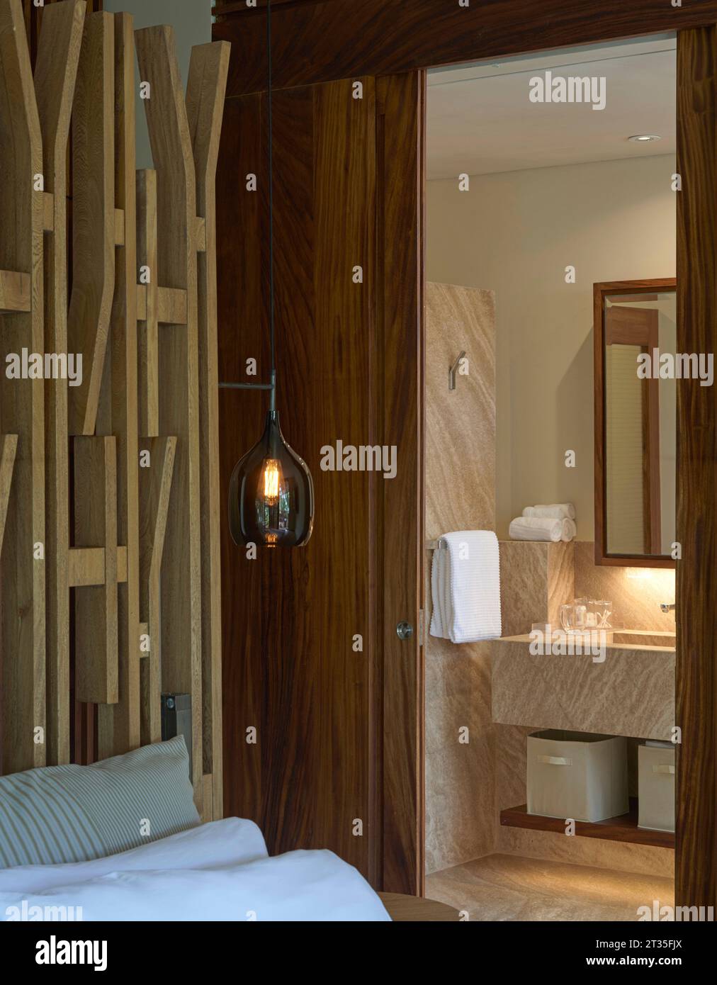 Master suite. Casa Vacanze Tulum - Casa Uh K aay, Tulum, Messico. Architetto: Gantous Arquitectos, 2023. Foto Stock