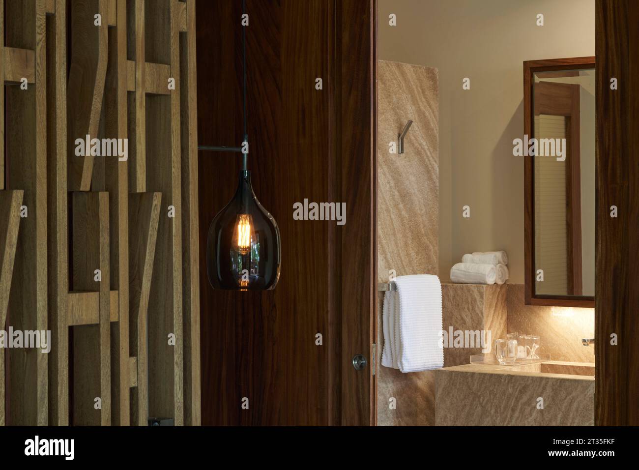 Master suite. Casa Vacanze Tulum - Casa Uh K aay, Tulum, Messico. Architetto: Gantous Arquitectos, 2023. Foto Stock