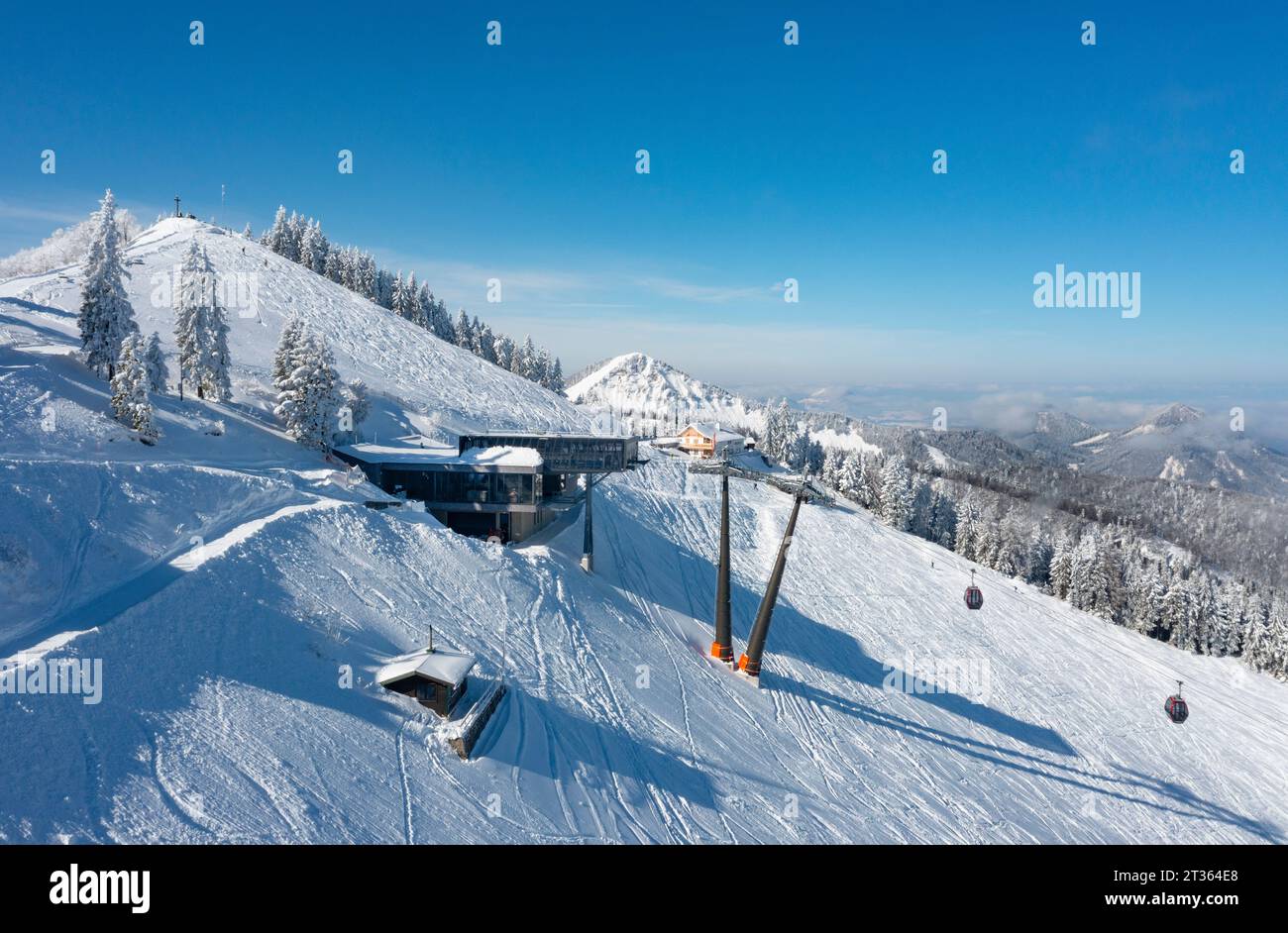 Austria, Salzburger Land, Saint Gilgen, vista droni della stazione della funivia sul monte Zwolferhorn Foto Stock