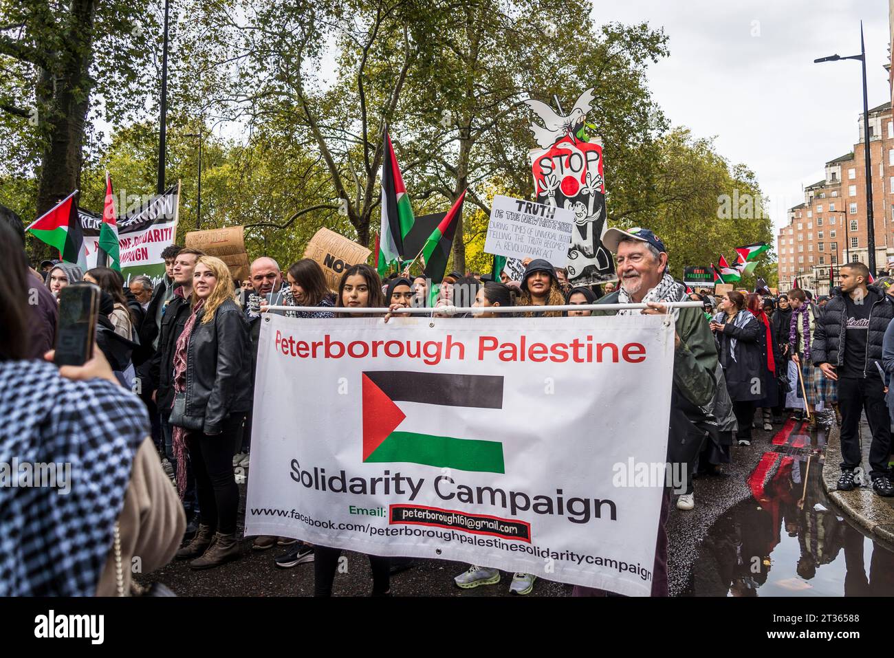 Peterborough Palestine Solidarity Campaign, protesta pro-palestinese nel centro di Londra il 21/10/2023, Inghilterra, Regno Unito Foto Stock