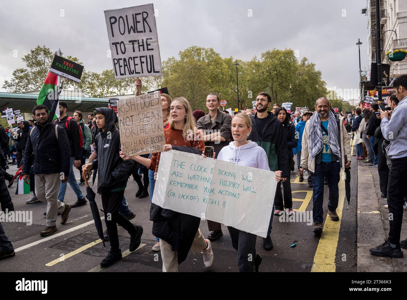 Potere al cartello pacifico, protesta pro-palestinese nel centro di Londra il 21/10/2023, Inghilterra, Regno Unito Foto Stock